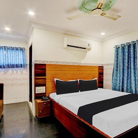 Hotel O Hanuman Pet Near Railway Station Vijayawāda Buitenkant foto