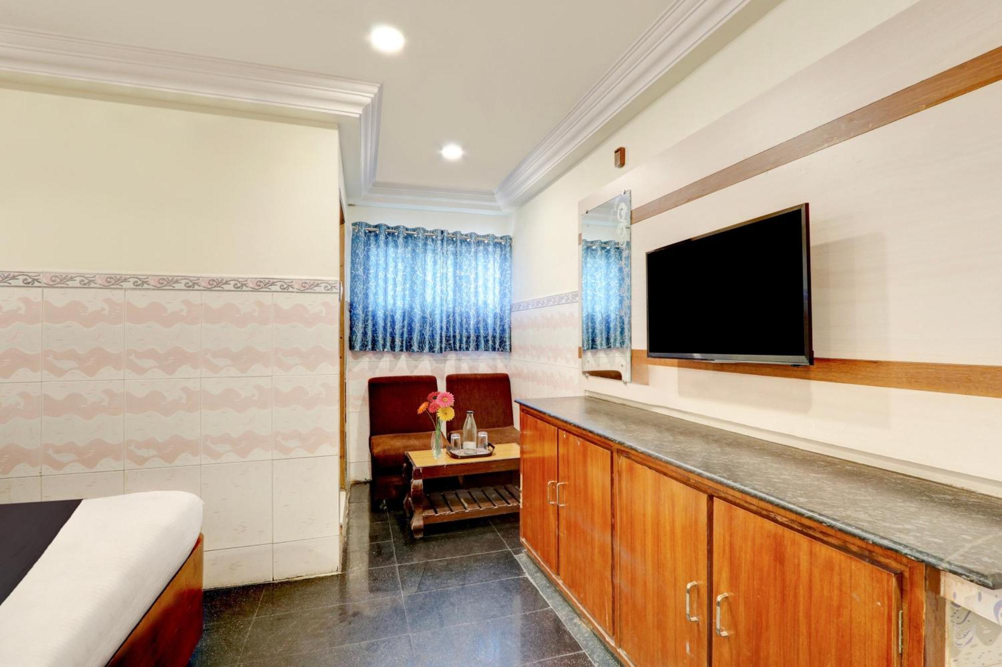 Hotel O Hanuman Pet Near Railway Station Vijayawāda Buitenkant foto