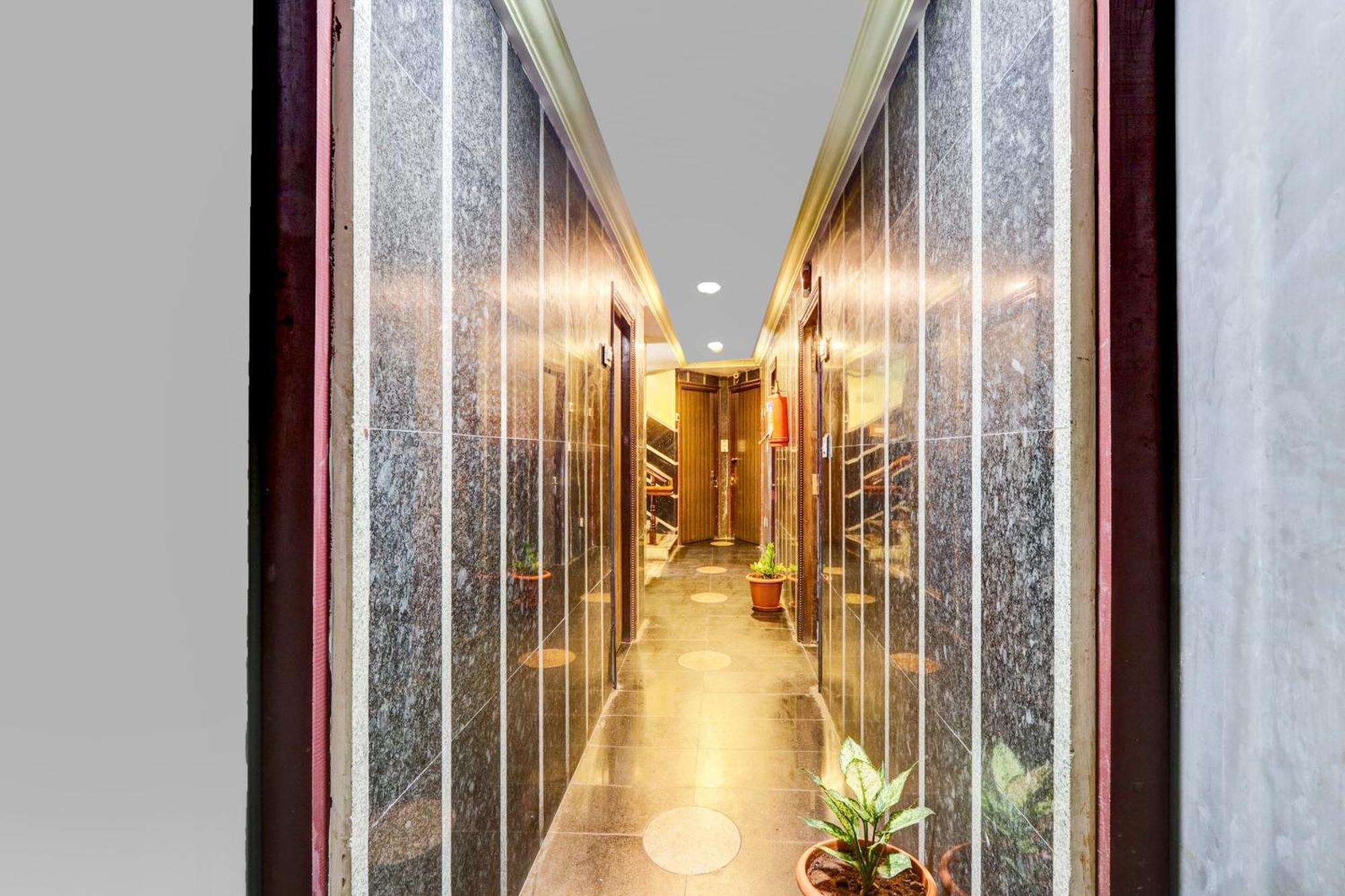 Hotel O Hanuman Pet Near Railway Station Vijayawāda Buitenkant foto