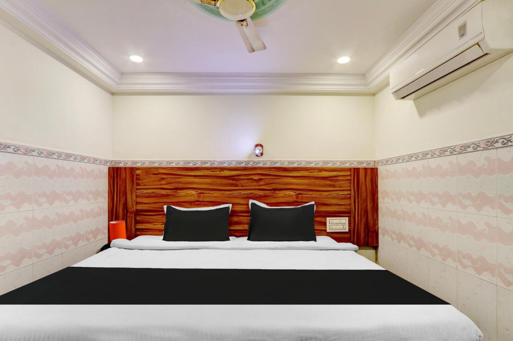Hotel O Hanuman Pet Near Railway Station Vijayawāda Buitenkant foto