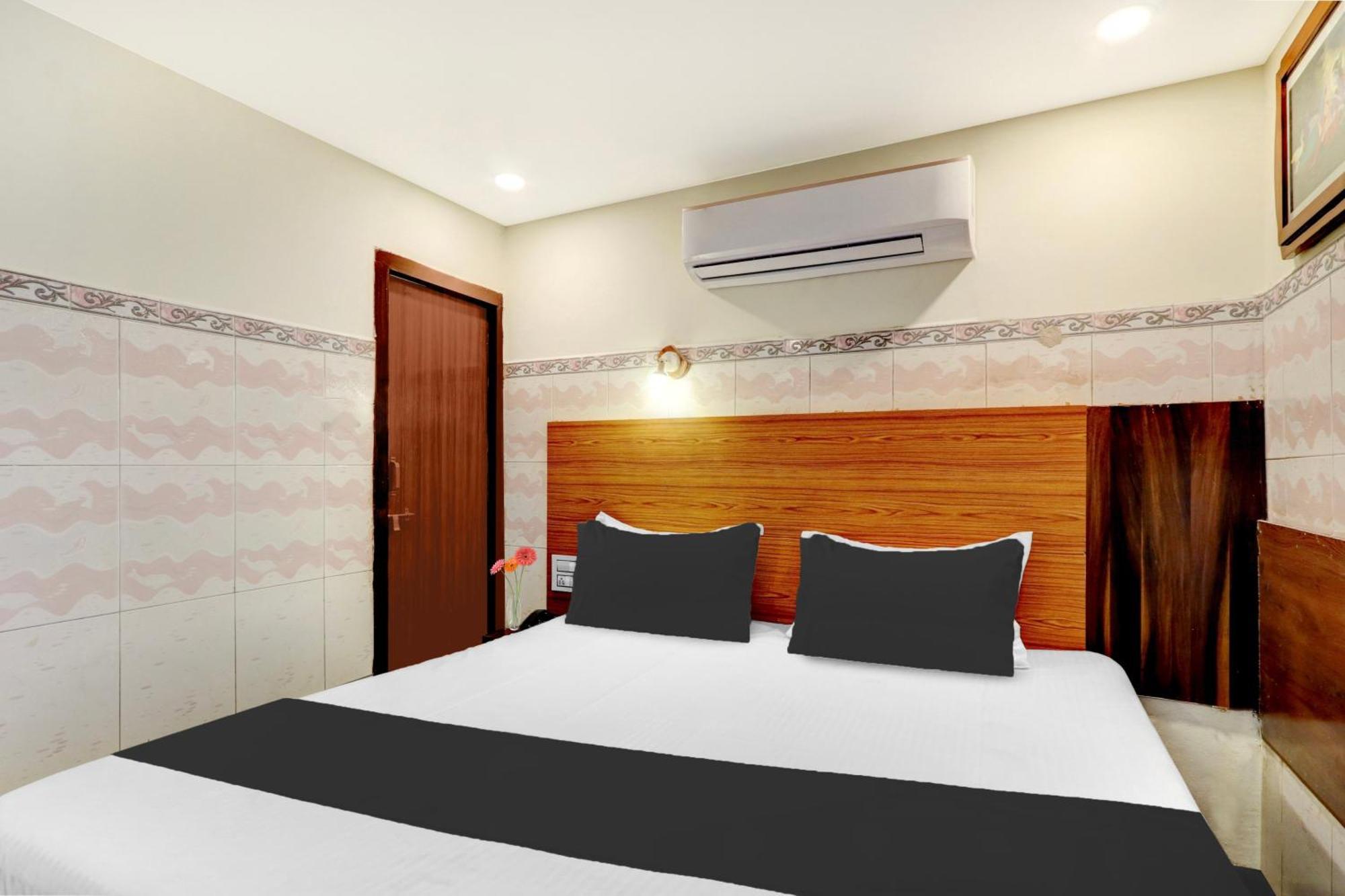 Hotel O Hanuman Pet Near Railway Station Vijayawāda Buitenkant foto