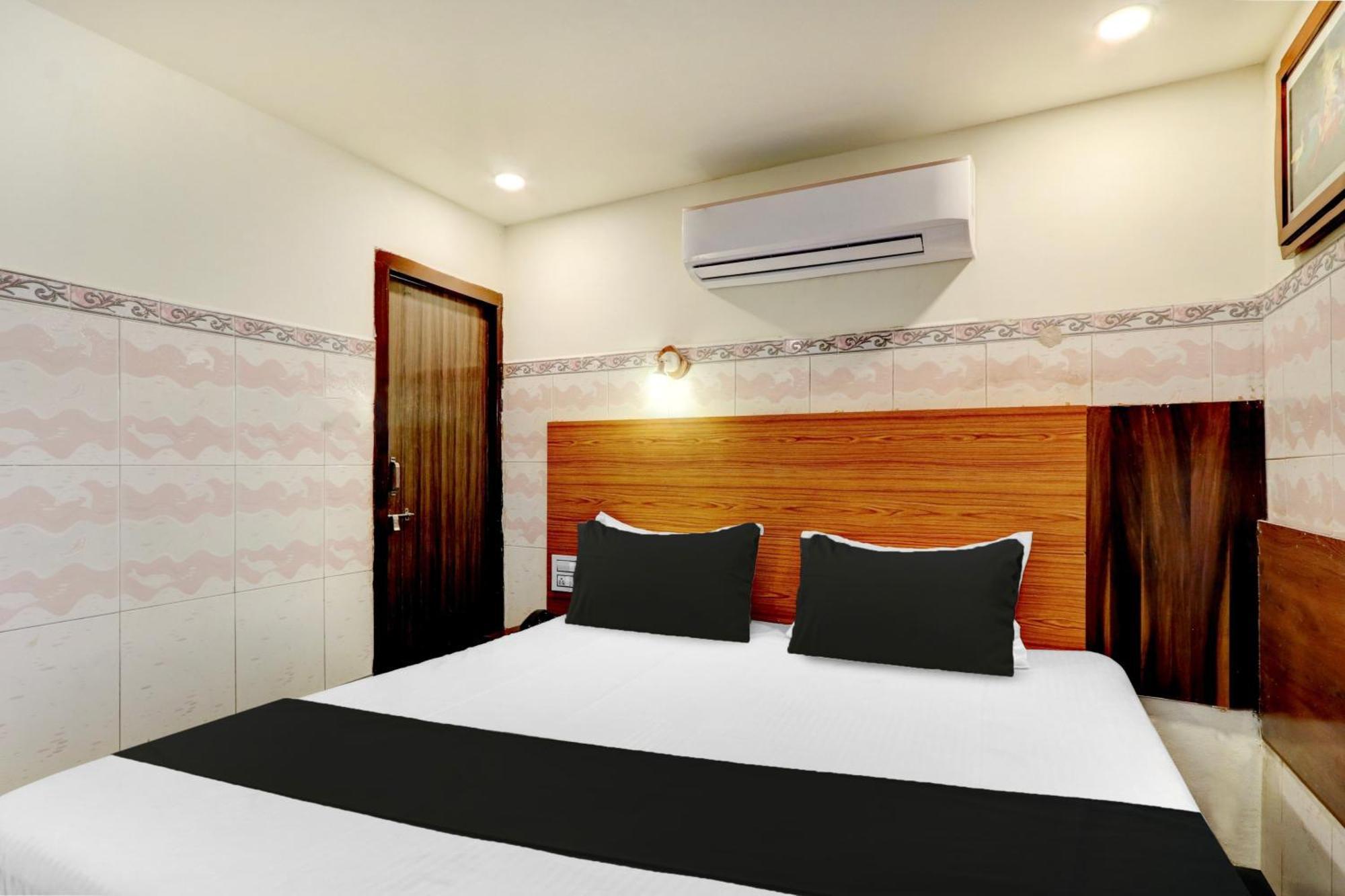 Hotel O Hanuman Pet Near Railway Station Vijayawāda Buitenkant foto